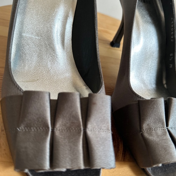 NIB Stuart Weitzman Gigiritz Open Toe Pump Size 6.5 Slate Gray Satin BRAND NEW - Picture 3 of 7